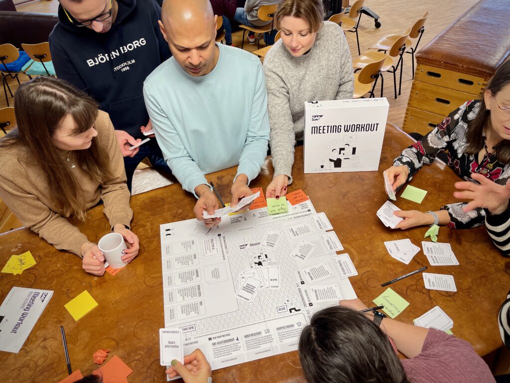 Personas que juegan el juego Meeting Workout